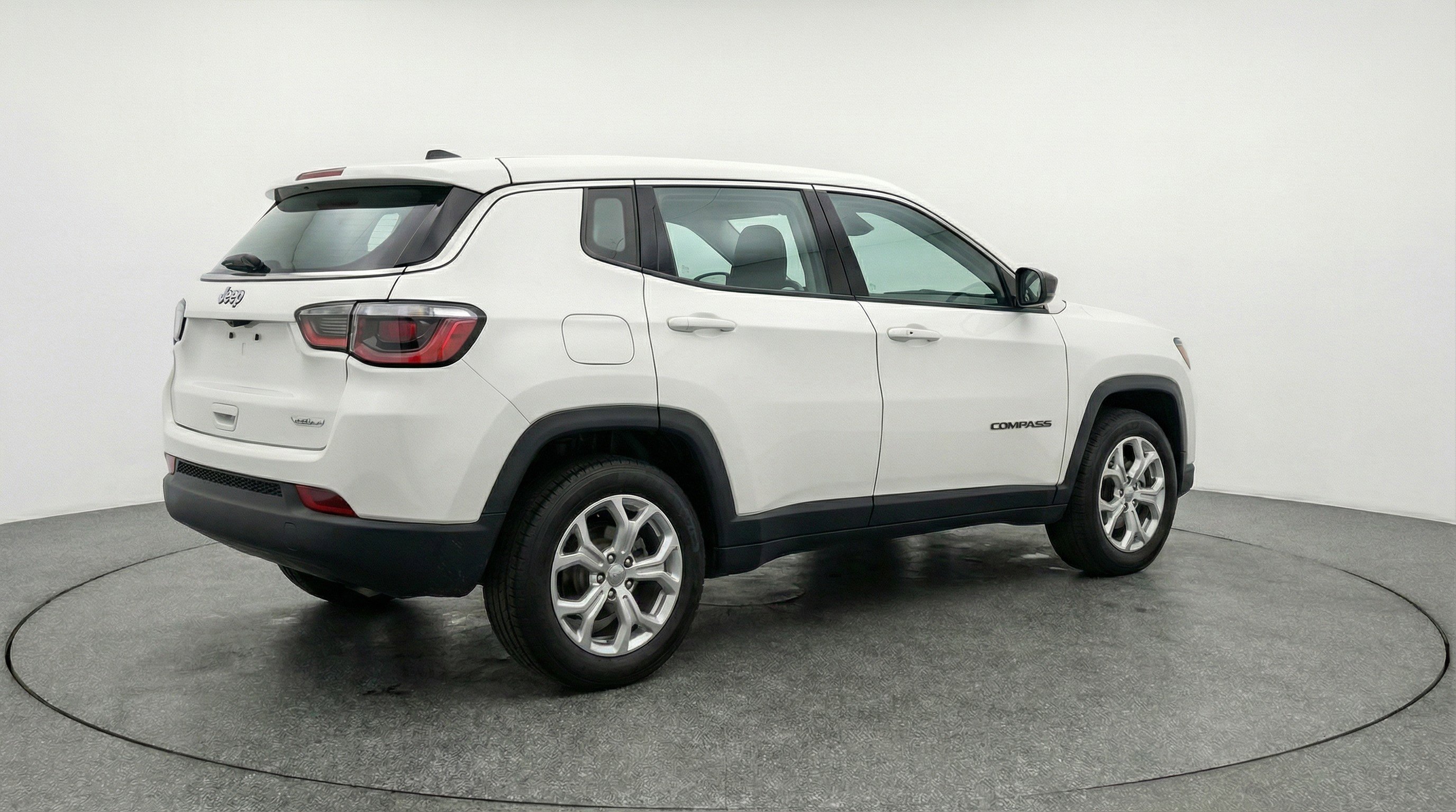 Used 2025 Jeep Compass Latitude image 9