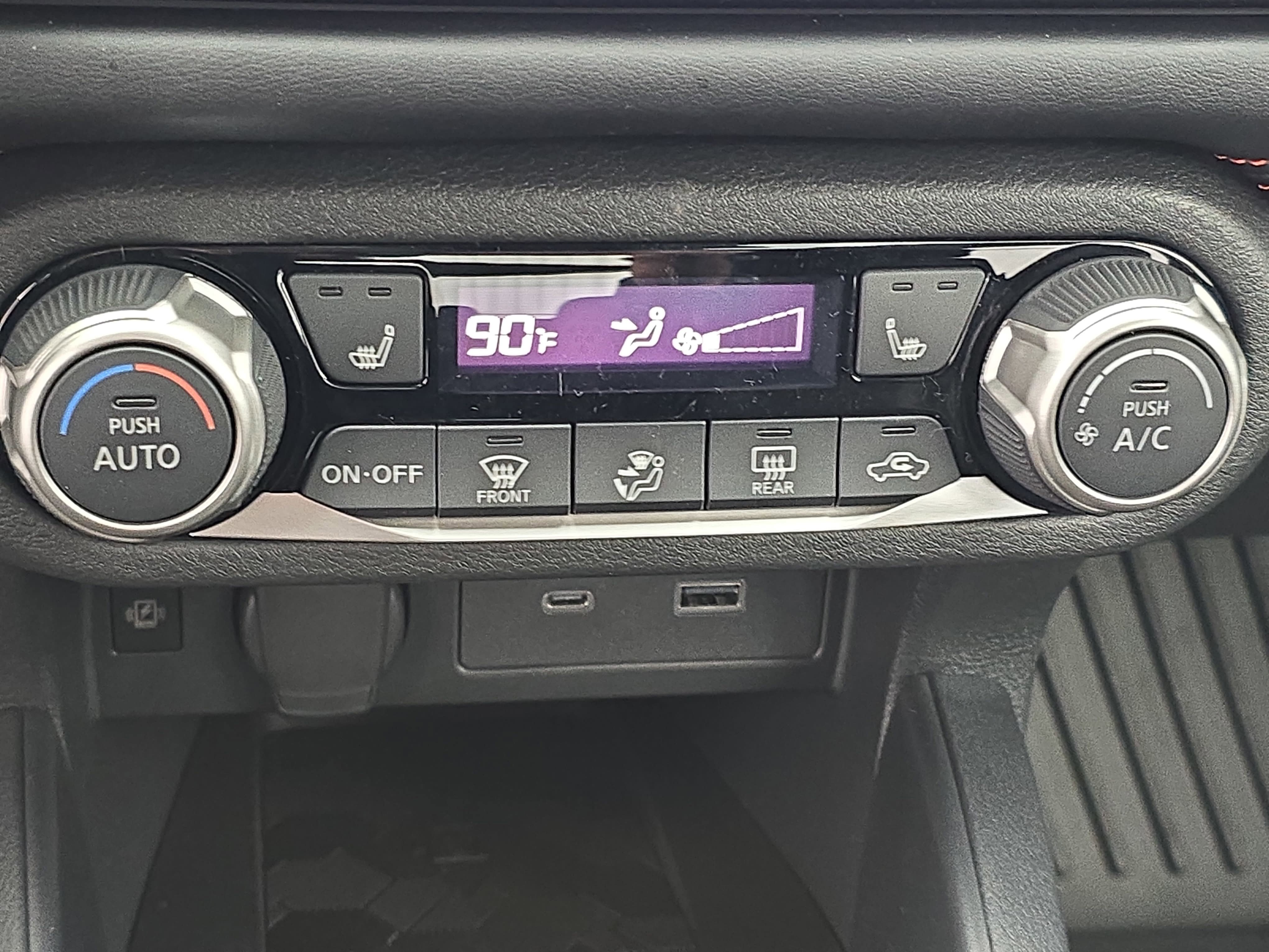 New 2025 Nissan Versa SR w/ Trunk Package FWD image 22