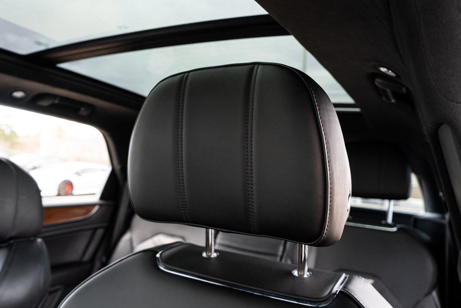 Certified 2023 Bentley Bentayga AWD/4WD image 28