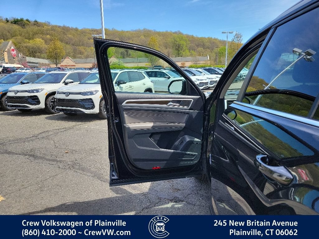 Certified 2022 Volkswagen Atlas SE w/ Panoramic Sunroof Package AWD/4WD image 38