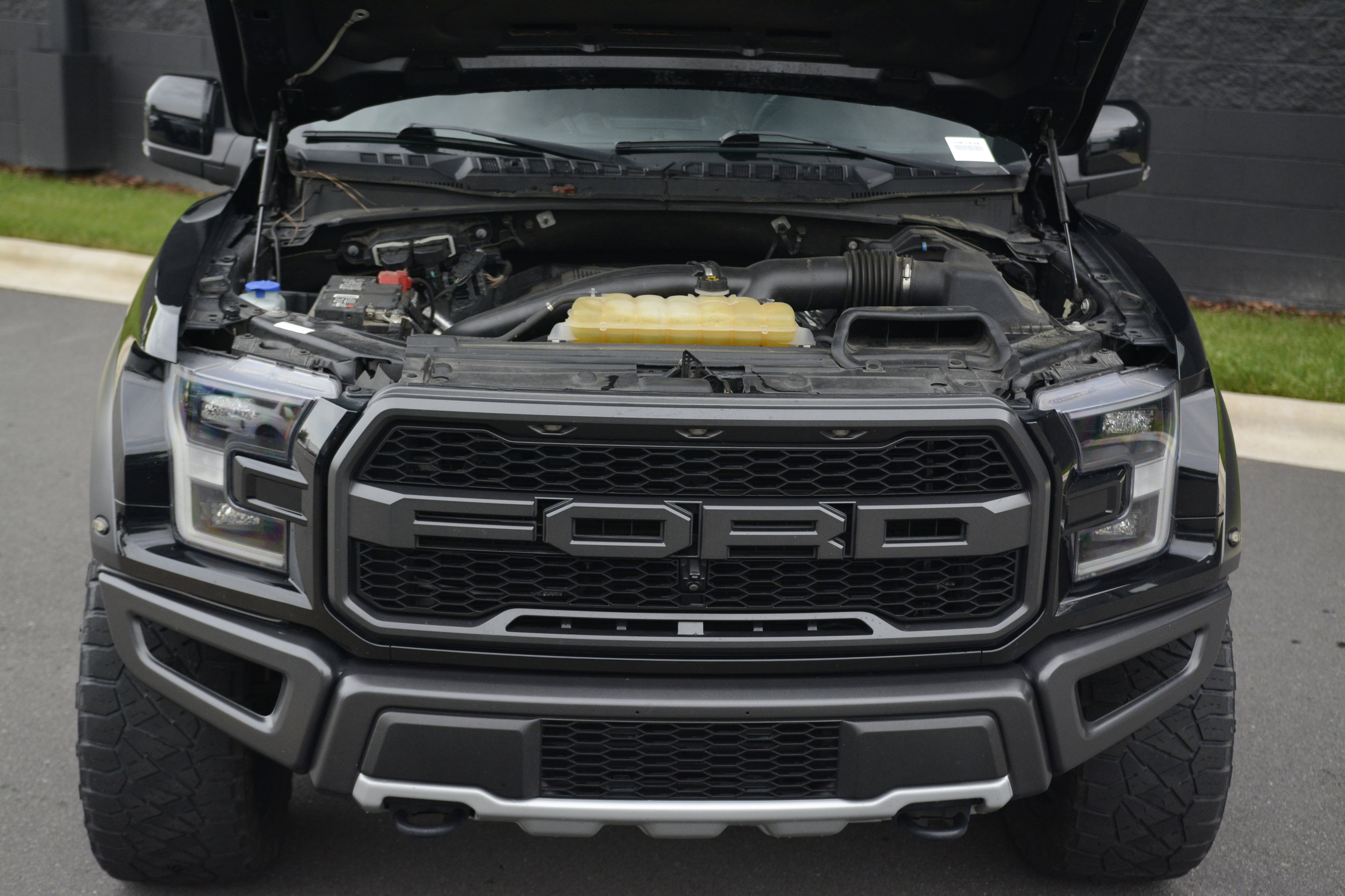 Used 2018 Ford F150 Raptor w/ Equipment Group 802A Luxury AWD/4WD image 37