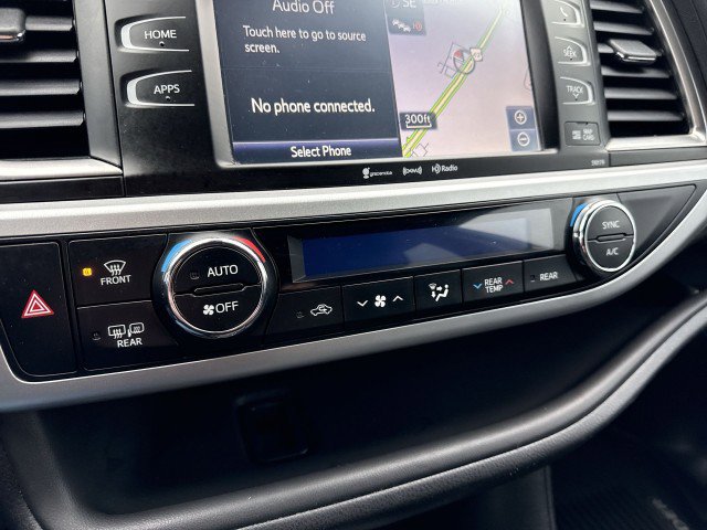 Used 2017 Toyota Highlander SE image 17