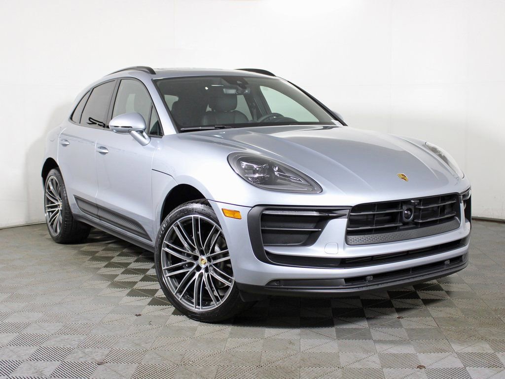 Certified 2026 Porsche Macan AWD/4WD image 9