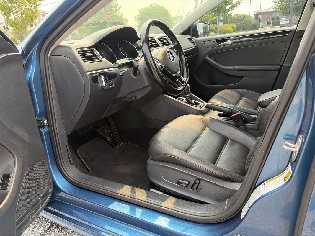 Used 2017 Volkswagen Jetta SEL FWD image 10