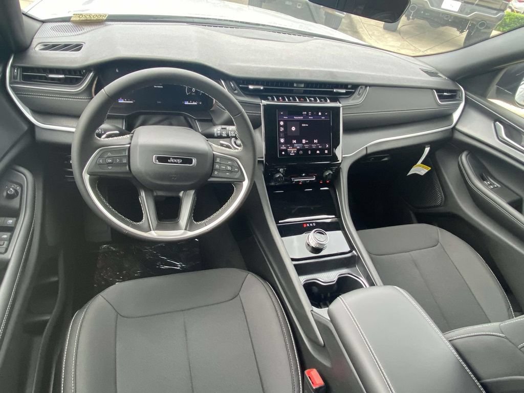 New 2026 Jeep Grand Cherokee Laredo RWD image 11