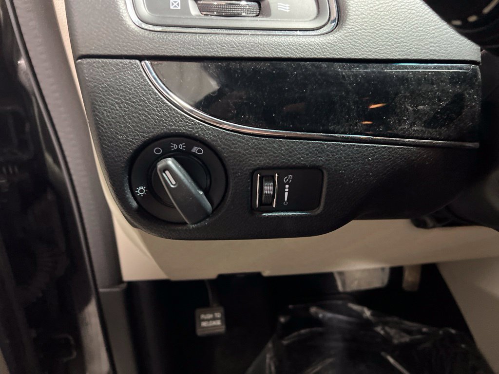 Used 2017 Dodge Grand Caravan SE FWD image 18