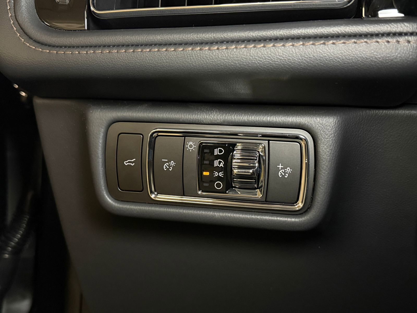 New 2026 Lincoln Aviator AWD image 32