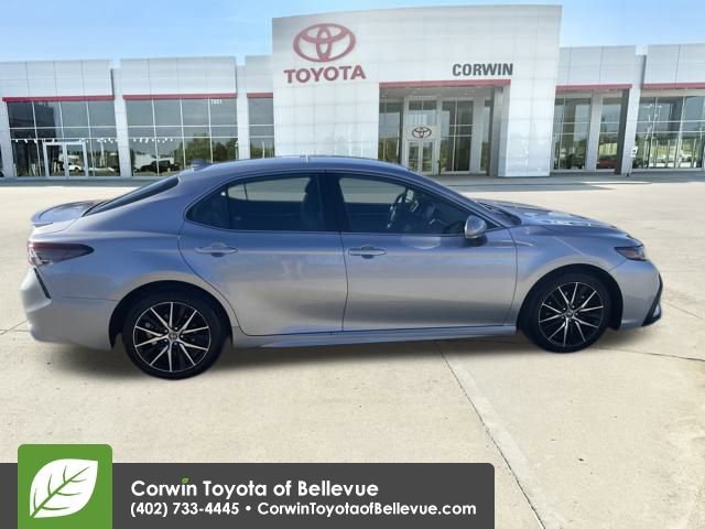 Used 2023 Toyota Camry SE image 6