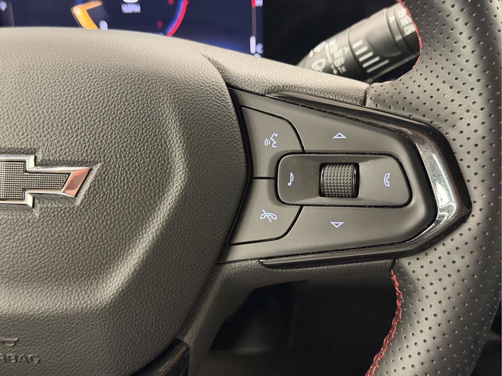 Used 2024 Chevrolet Trax RS w/ Sunroof Package FWD image 18