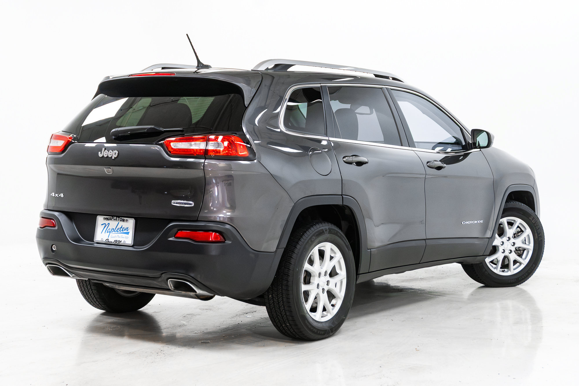 Used 2015 Jeep Cherokee Latitude w/ Cold Weather Group AWD/4WD image 30