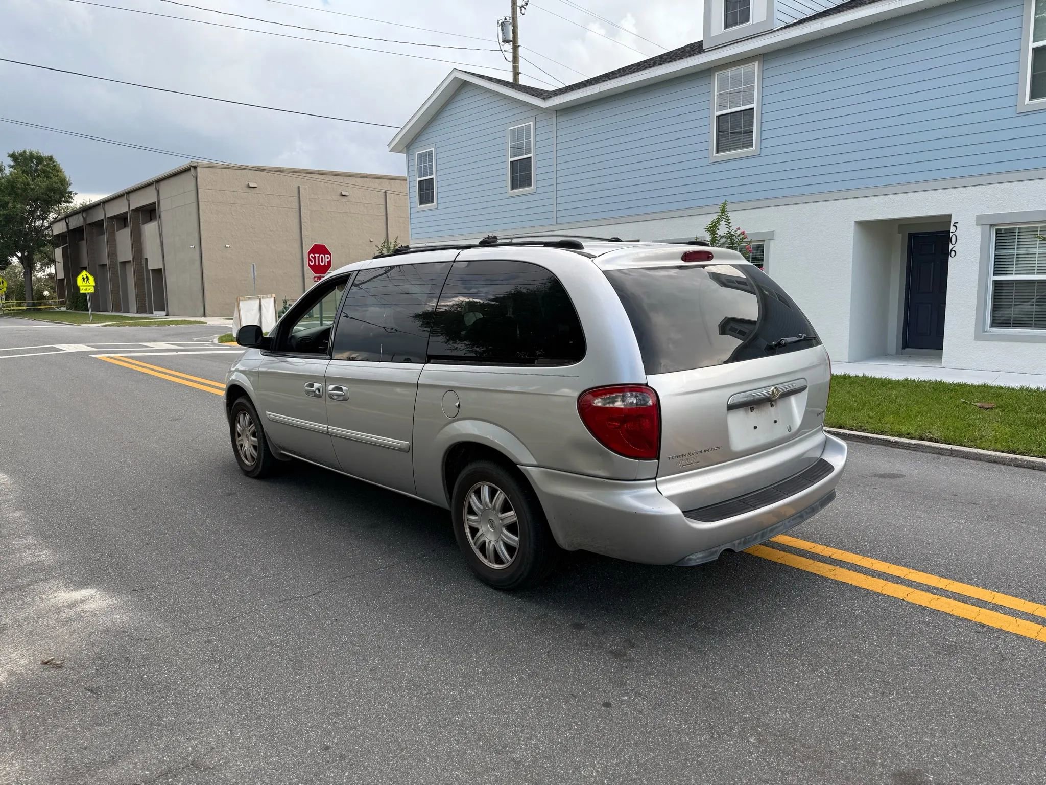Used 2005 Chrysler Town & Country Touring w/ Leather Interior Group image 7