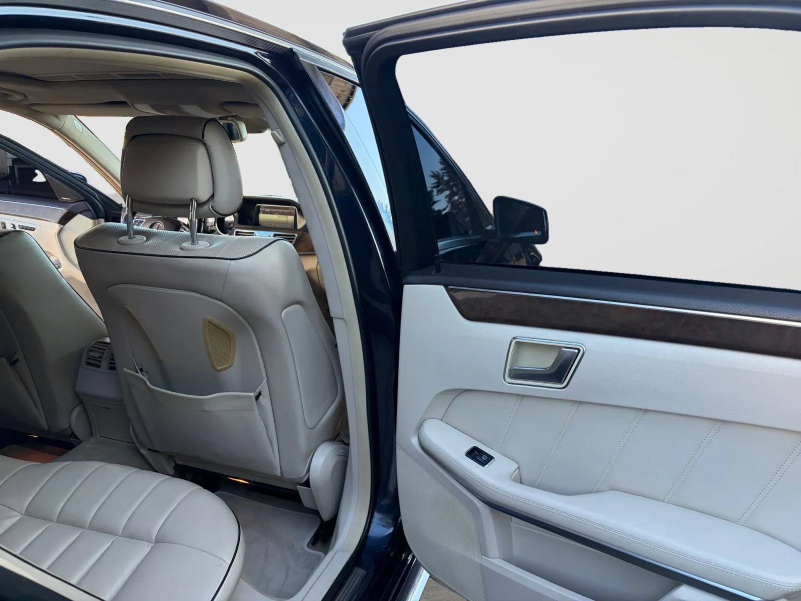 Used 2014 Mercedes-Benz E 550 4MATIC Sedan image 17