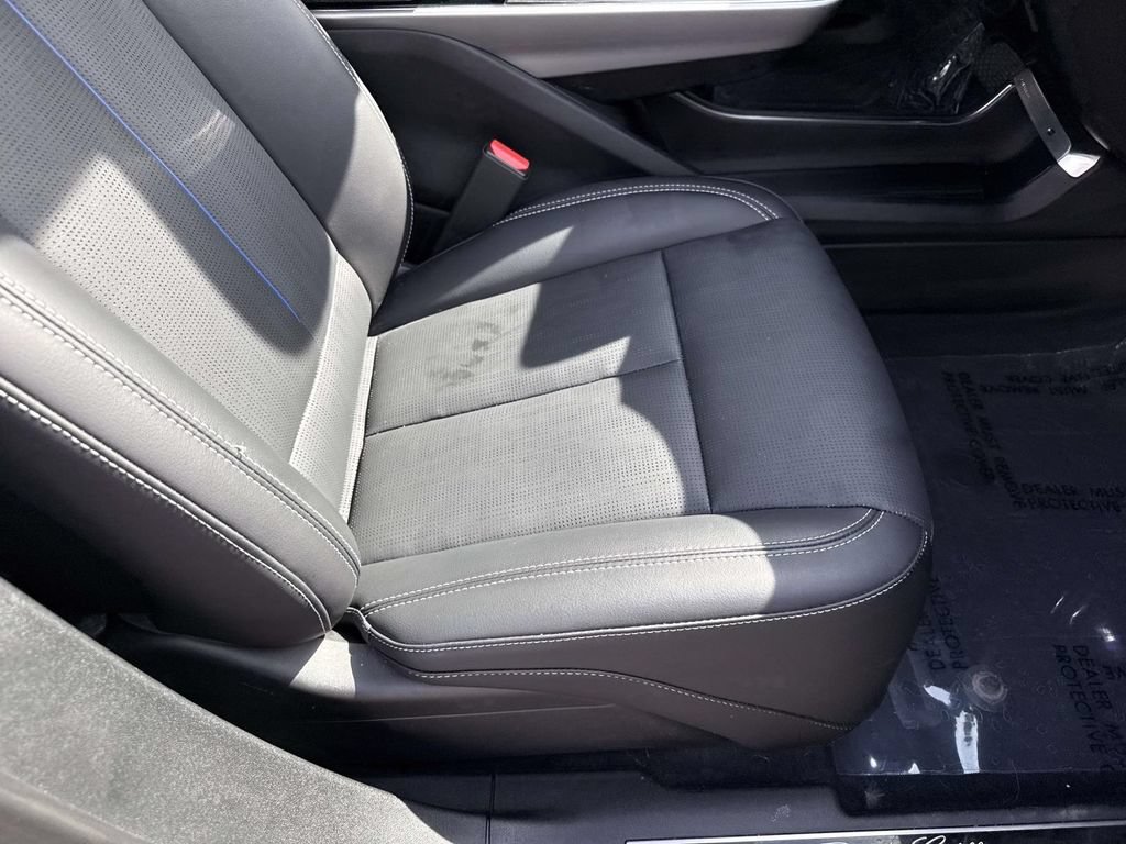 Used 2025 Cadillac Lyriq Luxury w/ LPO, Floor Liner Package AWD/4WD image 28