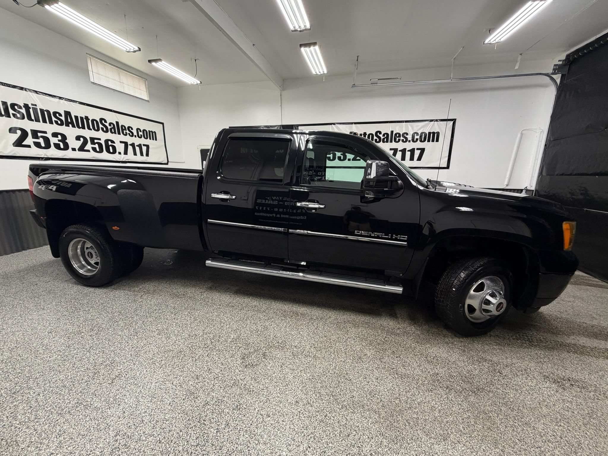 Used 2013 GMC Sierra 3500 Denali AWD/4WD image 2