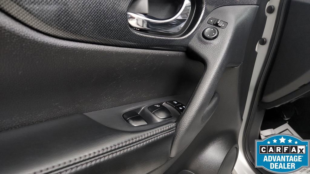 Used 2015 Nissan Rogue SL image 54