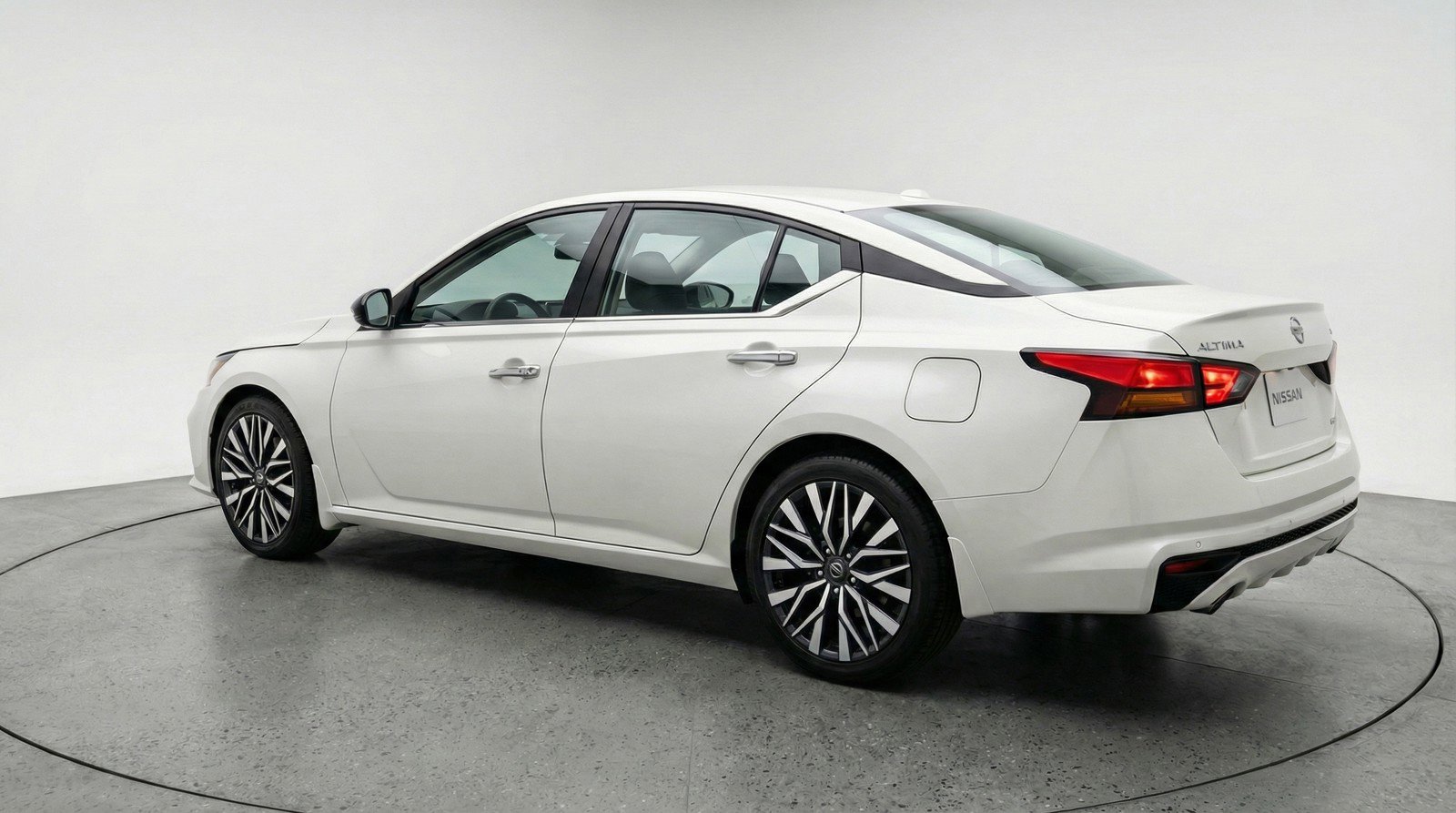 Used 2025 Nissan Altima 2.5 SV FWD image 6