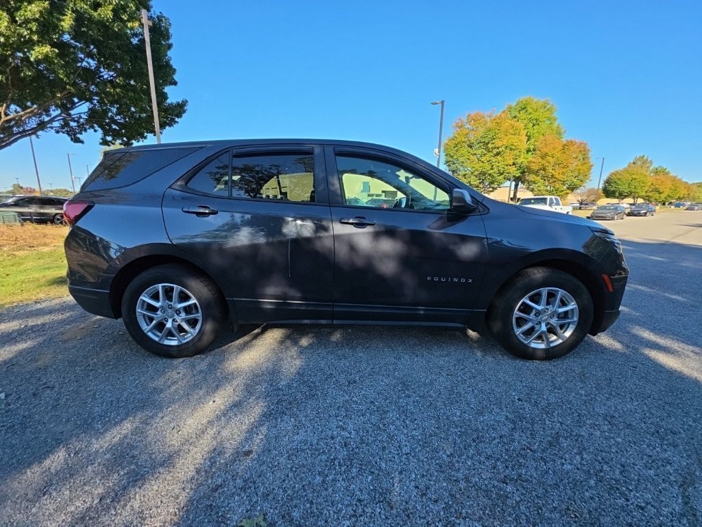 Used 2022 Chevrolet Equinox LS w/ LS Convenience Package FWD image 1