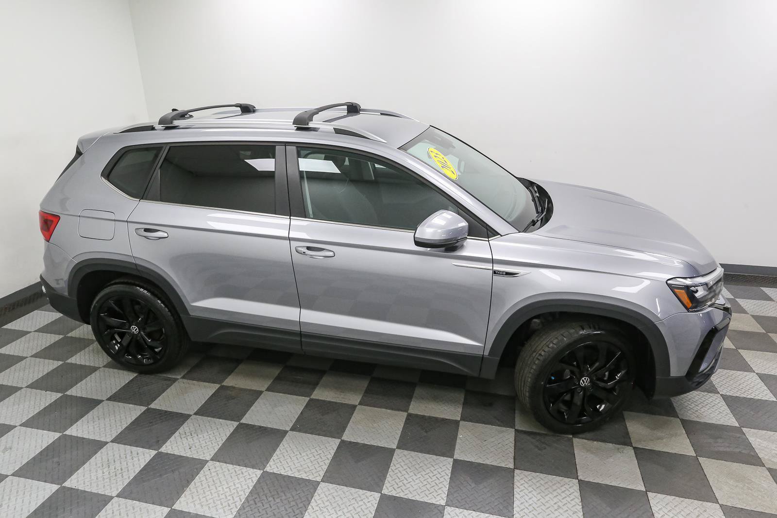 Used 2023 Volkswagen Taos SE w/ Black Wheel Package FWD image 5