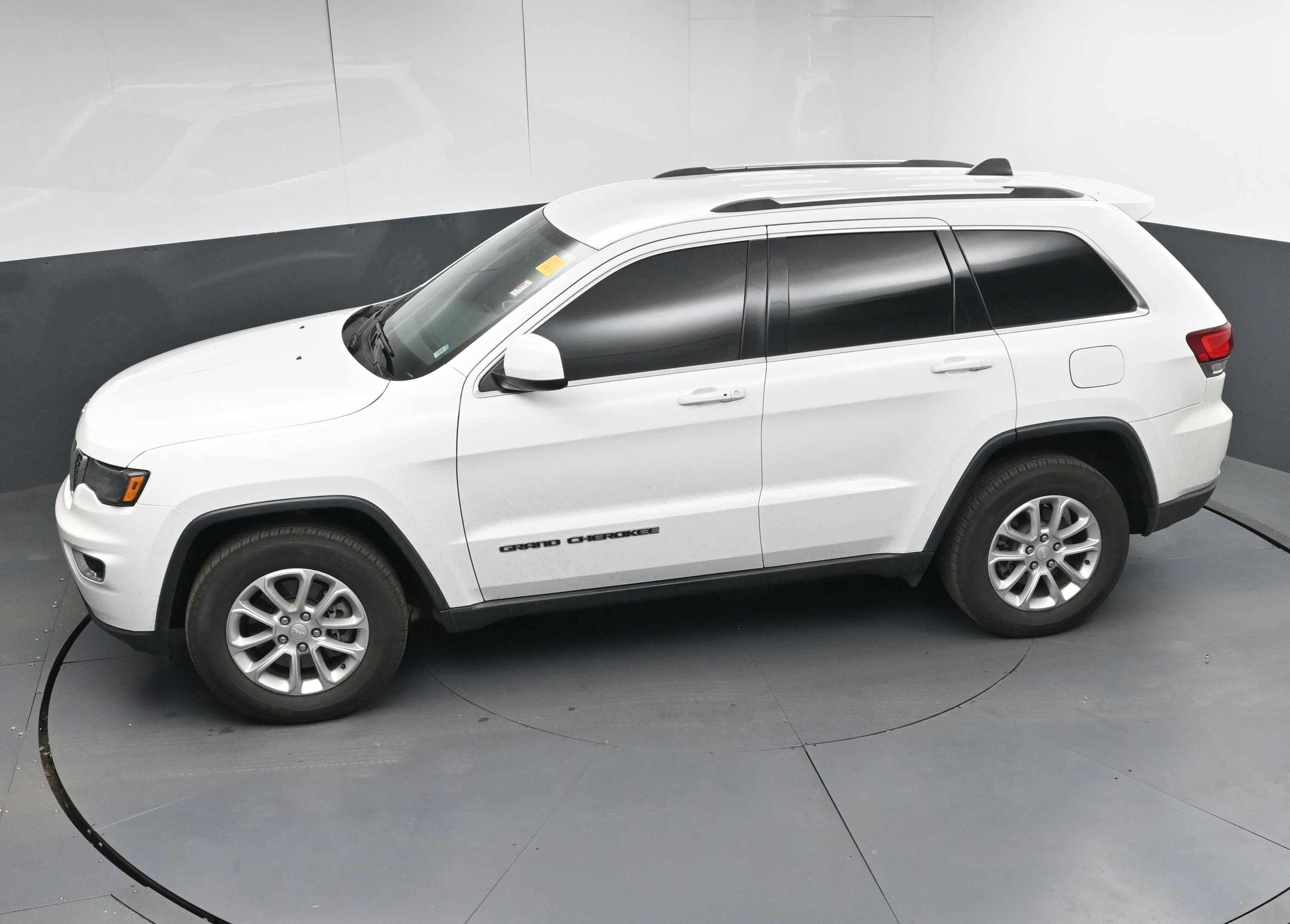 Used 2021 Jeep Grand Cherokee Laredo image 37