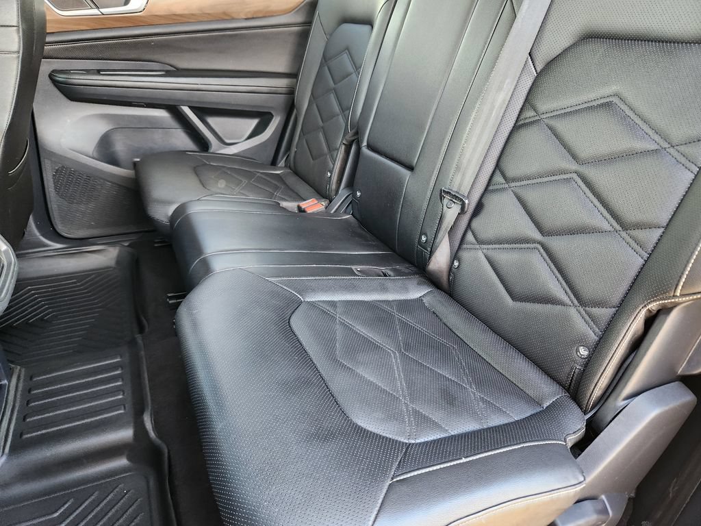 Used 2024 Volkswagen Atlas SE AWD/4WD image 23