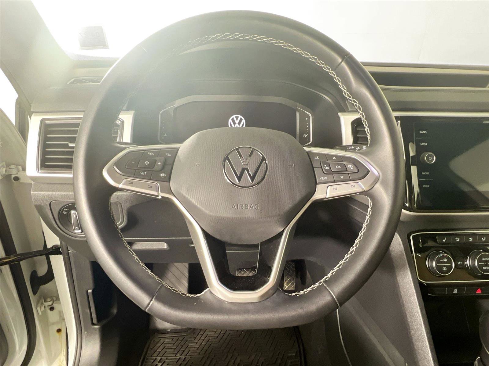 Used 2022 Volkswagen Atlas Cross Sport SE AWD/4WD image 11