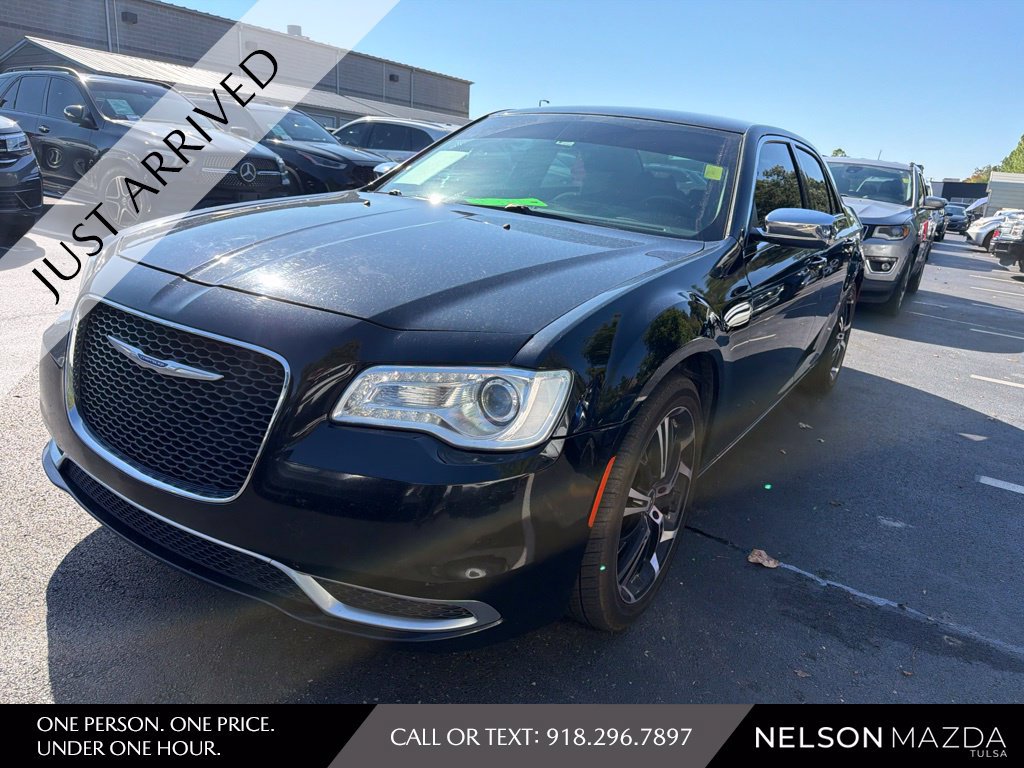 Used 2019 Chrysler 300 Touring w/ Chrome Appearance Package