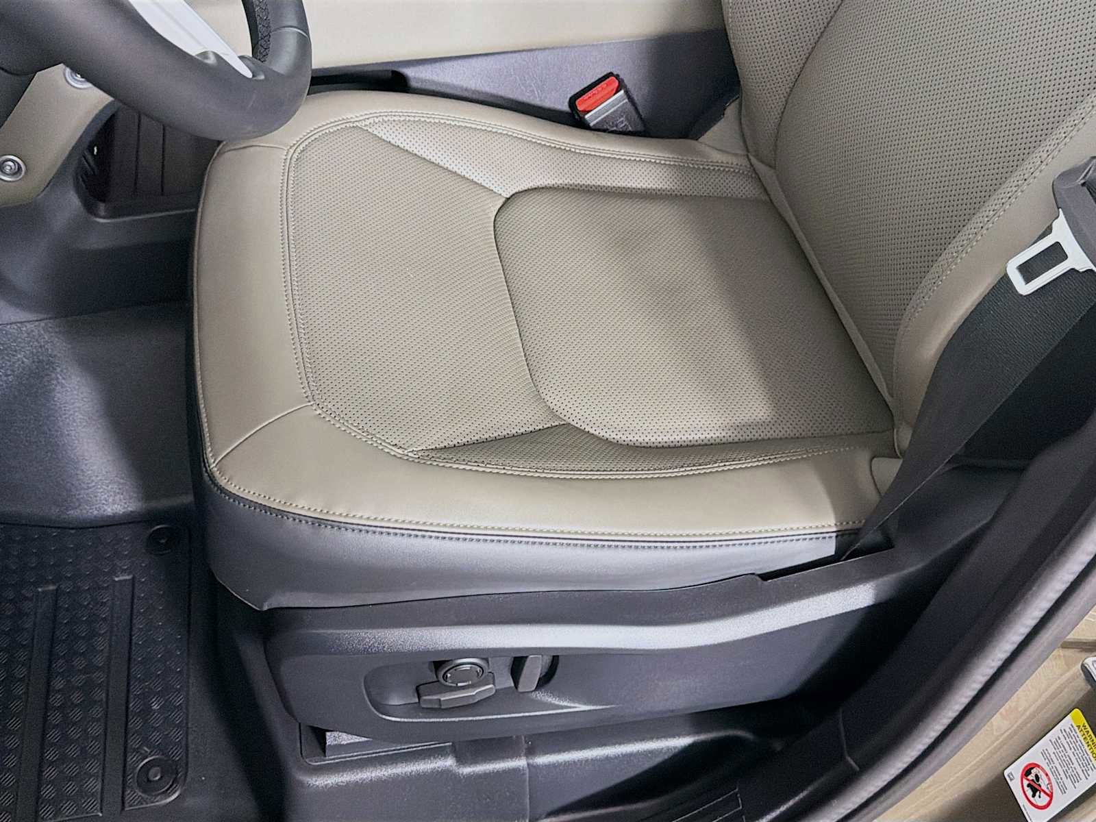 Used 2025 Land Rover Defender 110 S image 21