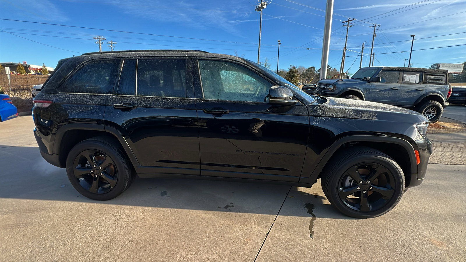 Used 2025 Jeep Grand Cherokee Altitude image 7