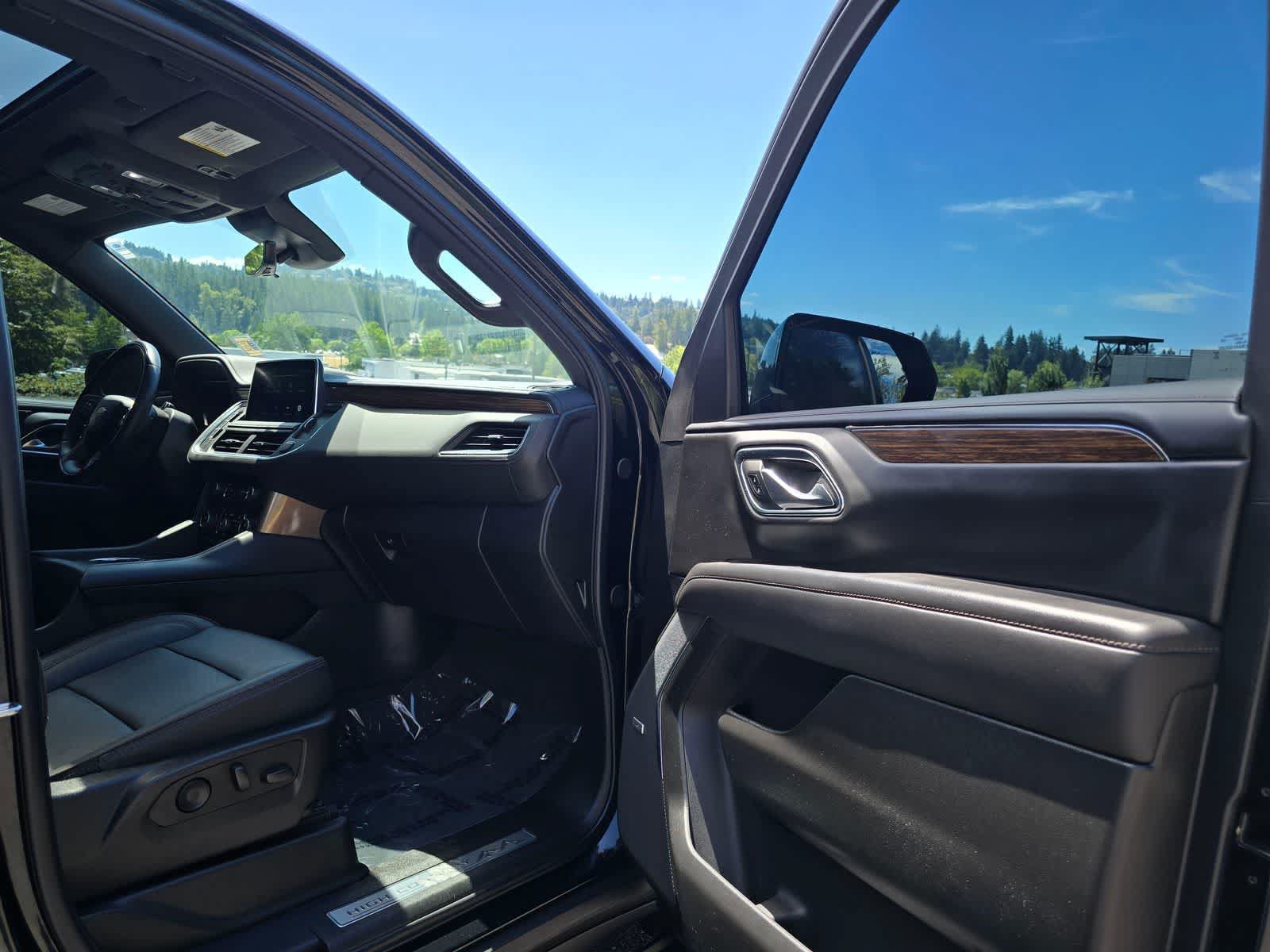 Used 2023 Chevrolet Tahoe High Country w/ Advanced Technology Package AWD/4WD image 30