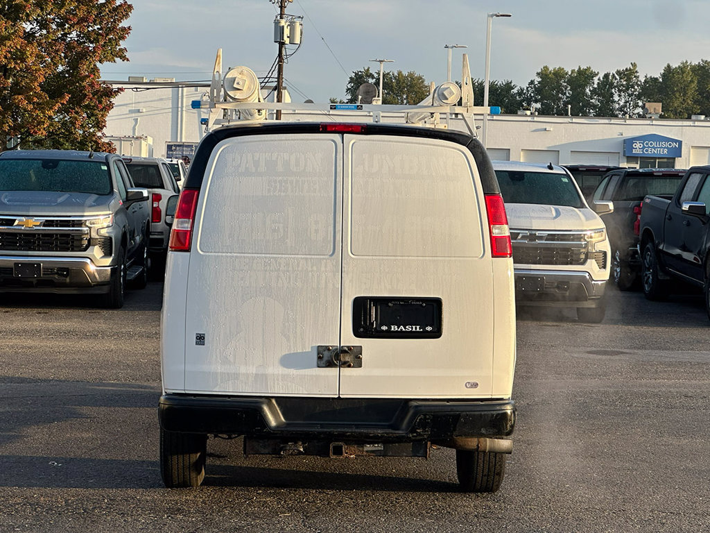 Used 2018 Chevrolet Express 3500 w/ Driver Convenience Package RWD image 15