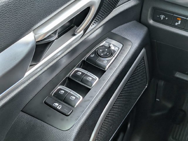 Used 2022 Kia Telluride LX FWD image 19