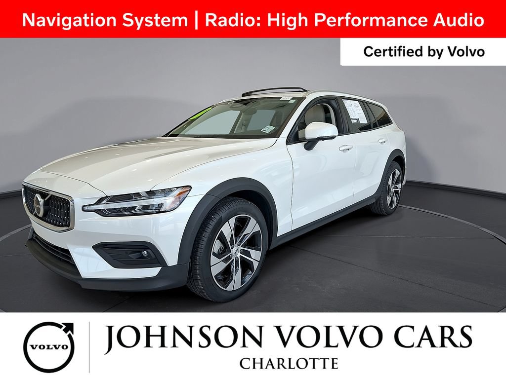 Certified 2025 Volvo V60 B5 Cross Country Plus AWD/4WD image 3