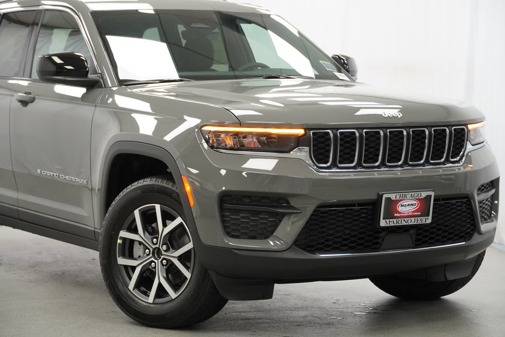New 2027 Jeep Grand Cherokee Laredo AWD/4WD image 3