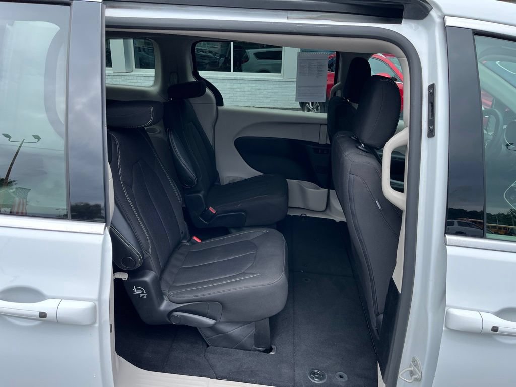 Used 2023 Chrysler Voyager LX FWD image 50