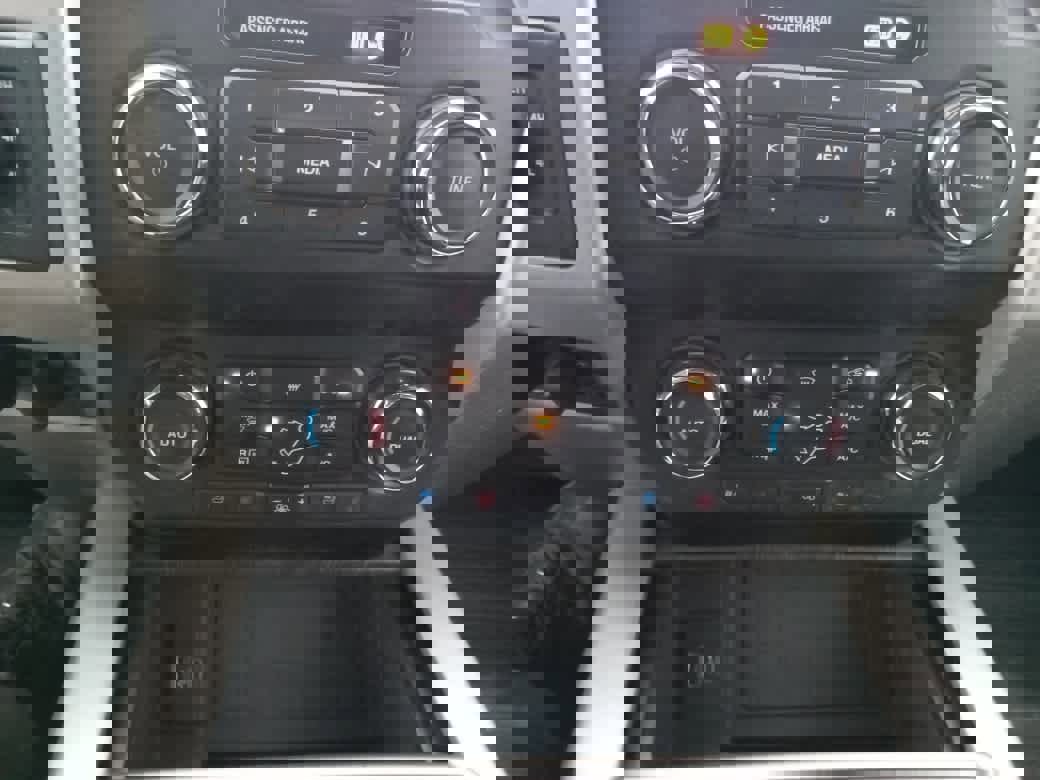 Used 2020 Ford F350 Lariat image 24