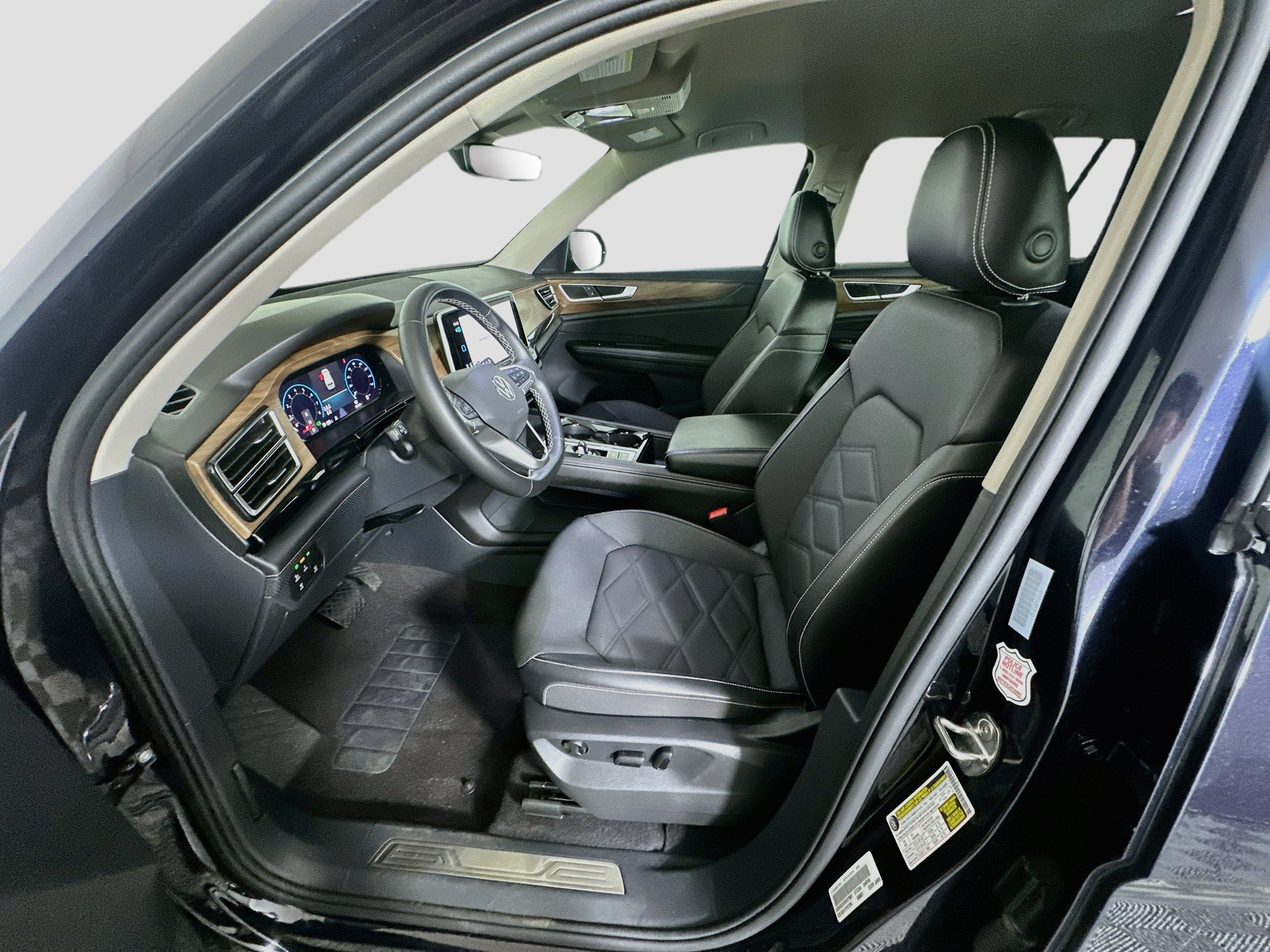 Used 2024 Volkswagen Atlas SE FWD image 13