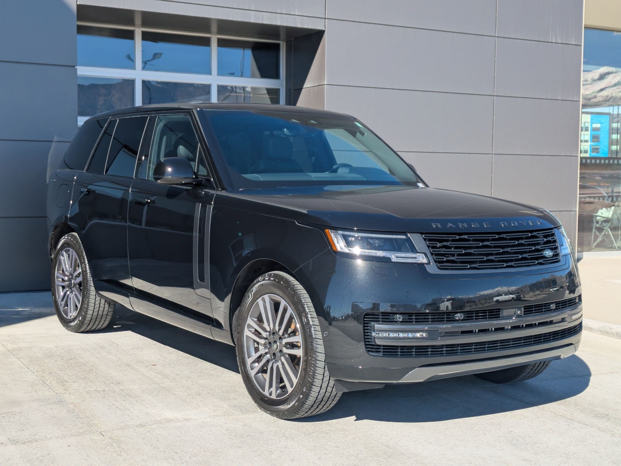 Certified 2024 Land Rover Range Rover SE AWD/4WD image 3