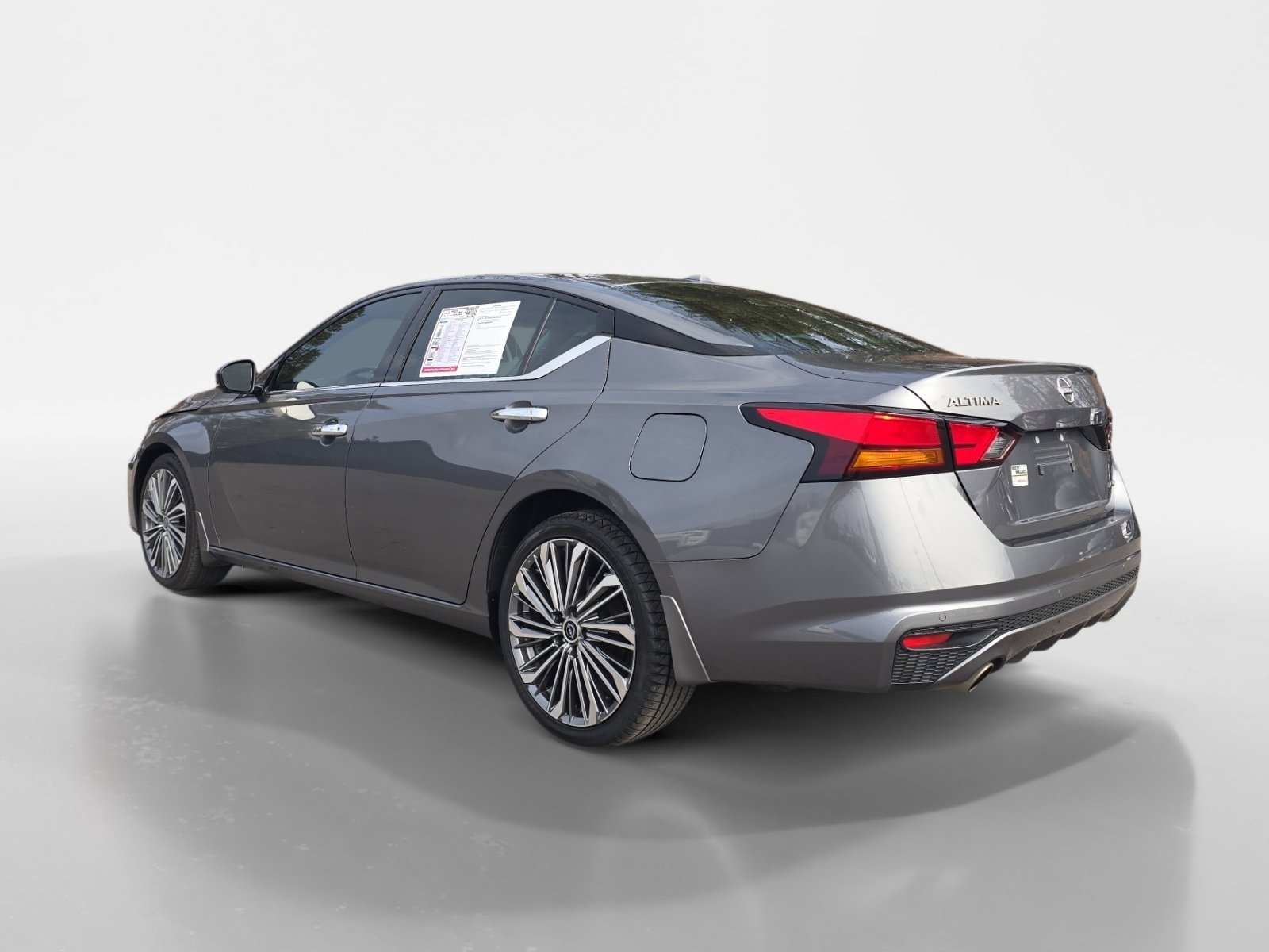 Used 2024 Nissan Altima 2.5 SL image 3