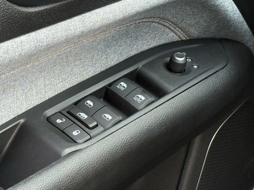 Used 2022 Jeep Compass Latitude image 32