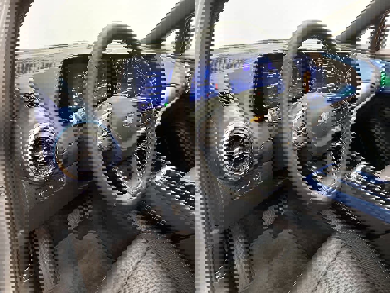 Used 2025 Chevrolet Equinox EV LT w/ Convenience Package image 2