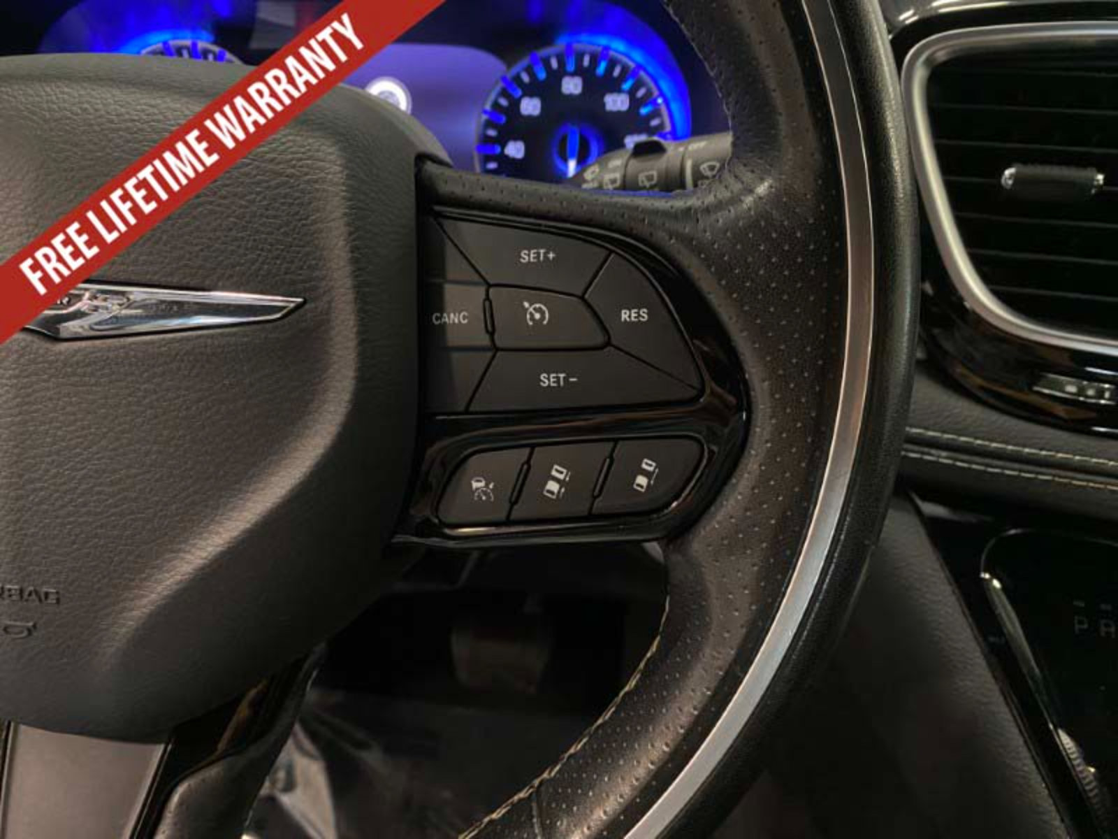 Used 2020 Chrysler Pacifica Limited w/ Advanced Safetytec Group FWD image 43