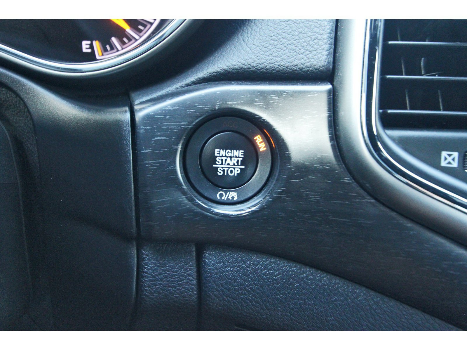 Used 2018 Jeep Grand Cherokee Altitude RWD image 22