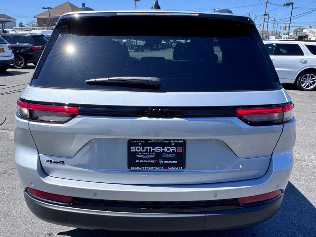 New 2025 Jeep Grand Cherokee Altitude AWD/4WD image 6