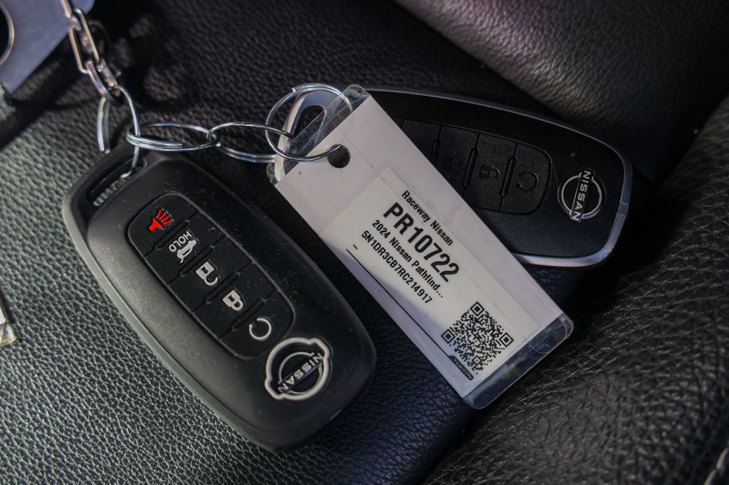 Used 2024 Nissan Pathfinder SL w/ SL Premium Package FWD image 32