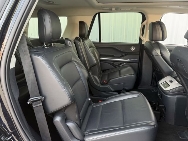 Used 2025 Lincoln Navigator Reserve image 31