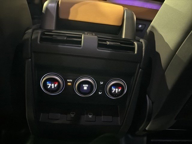 Used 2024 Land Rover Defender 110 X-Dynamic SE image 25