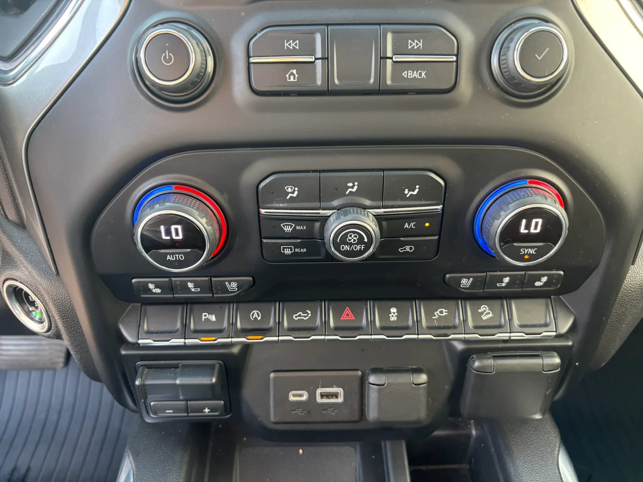 Used 2021 Chevrolet Silverado 1500 LTZ AWD/4WD image 27