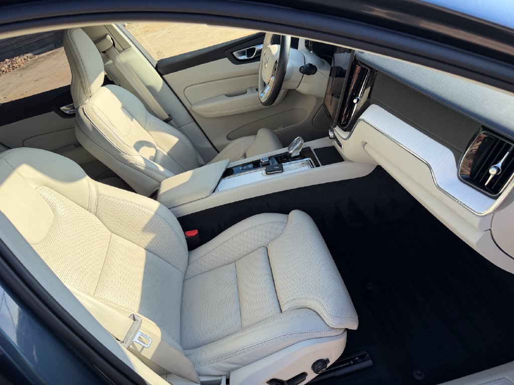 Certified 2026 Volvo XC60 B5 Ultra AWD/4WD image 22