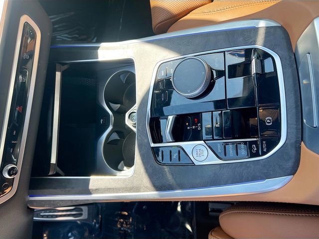 Used 2023 BMW X7 xDrive40i w/ M Sport Package image 25