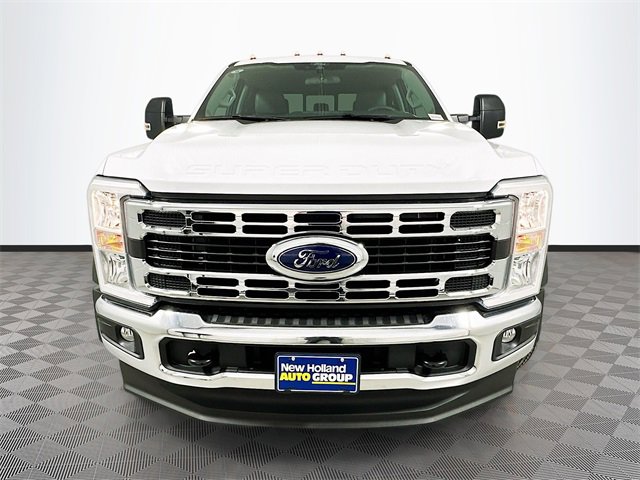 New 2026 Ford F550 4x4 Crew Cab image 2